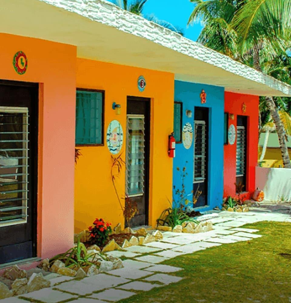 Greenwood Beach Resort Bailey Town  Buitenkant foto